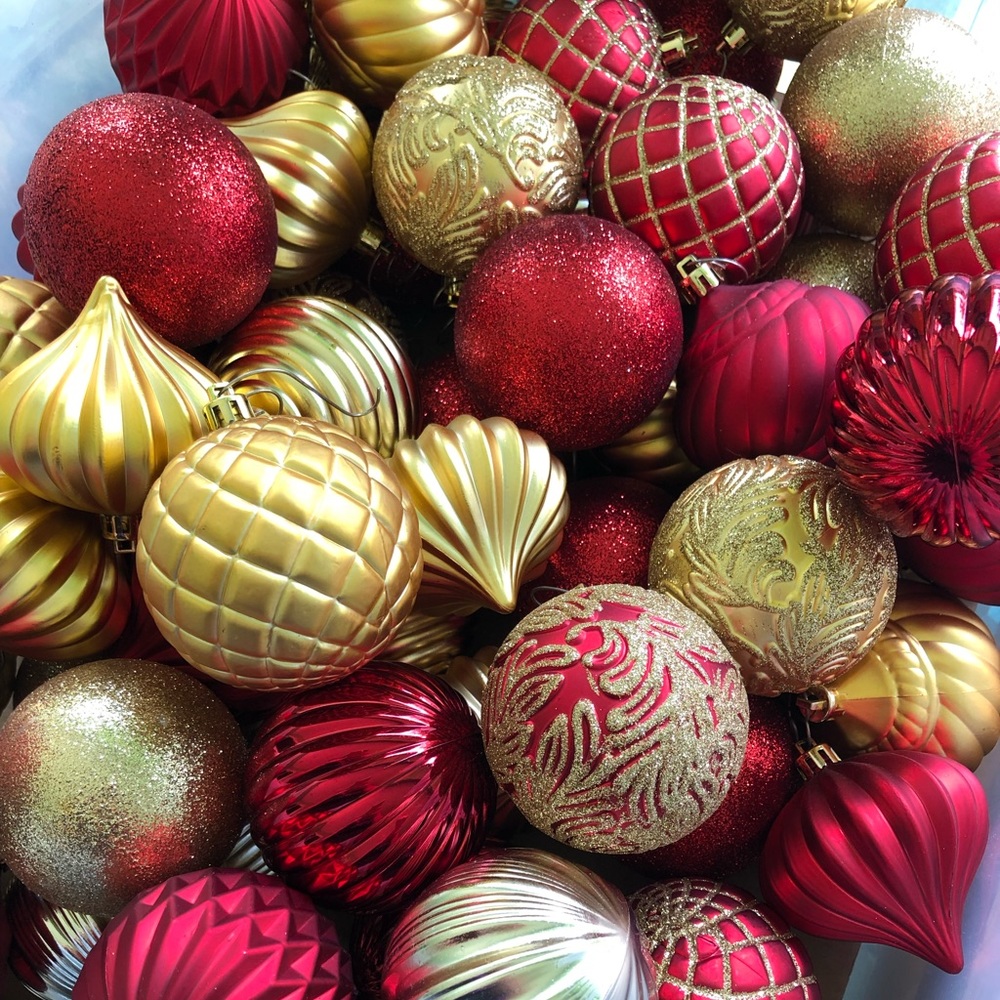 70 ct Shatterproof Plastic Christmas Ornaments